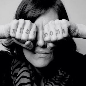 Meet your Posher, Mona